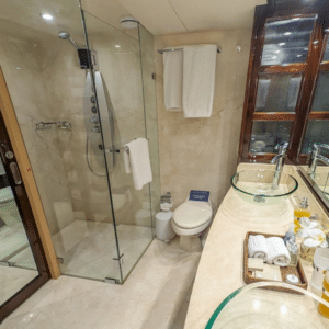 La Mar Master Ensuite
