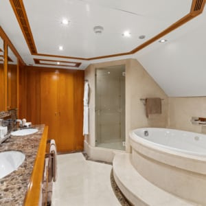 Pleiades Ii Master Ensuite 1