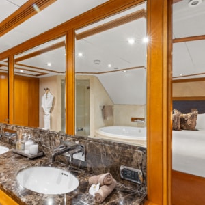 Pleiades Ii Master Ensuite 2