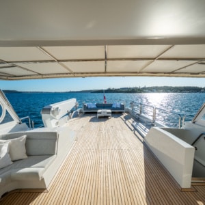 Shorething Main Sundeck (2)